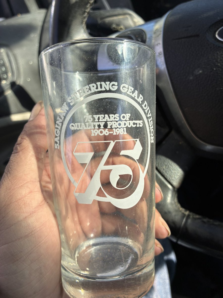 rightOFright76's tweet photo. One of my Midland Antique Festival finds. 4 of them in the box for $5! https://t.co/HVYqv2kLME