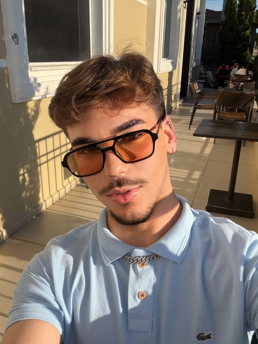 dantonzinn's tweet photo. o face card babado nessa foto https://t.co/u3FolswF9X
