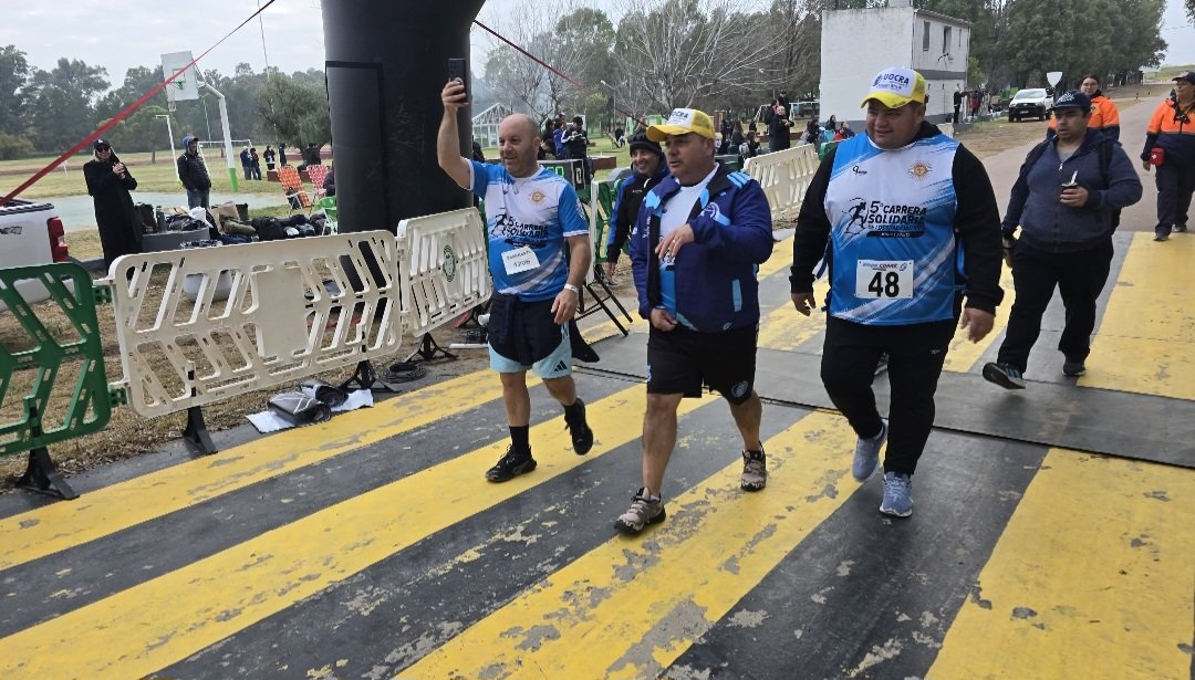 diego_fatone's tweet photo. Linda jornada de #domingo en la Carrera Solidaria de la @BahiaCgt a beneficio de incudi #solidaridad #deporte https://t.co/BOFzn73g0i