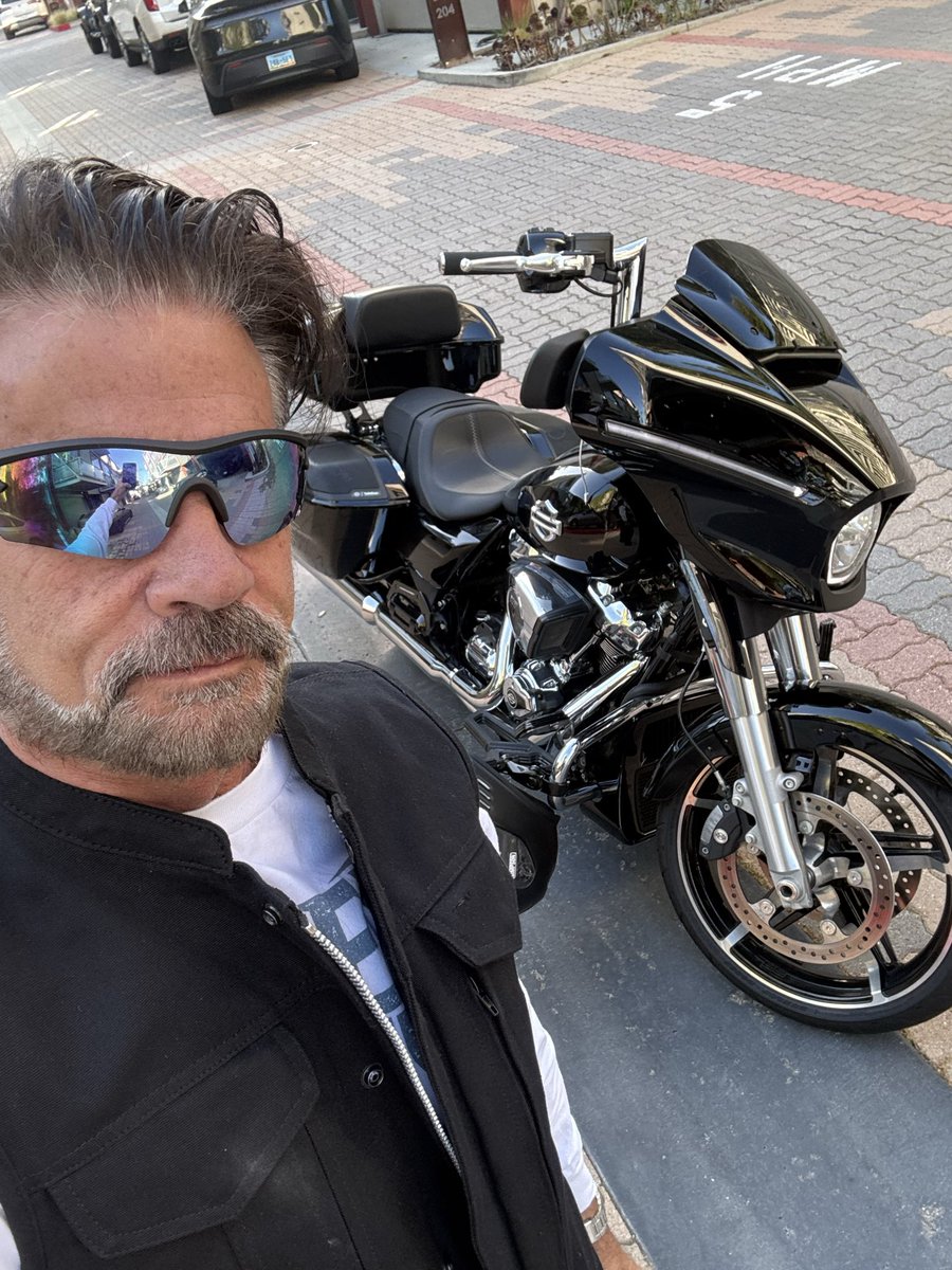 lorenzolamas's tweet photo. Heading out for #Boozefighters church. Yes, the Lord Jesus has told me to ride today. He’s the real Renegade. #HarleyDavidson #motorcycleclub https://t.co/v7RpWGDNp8
