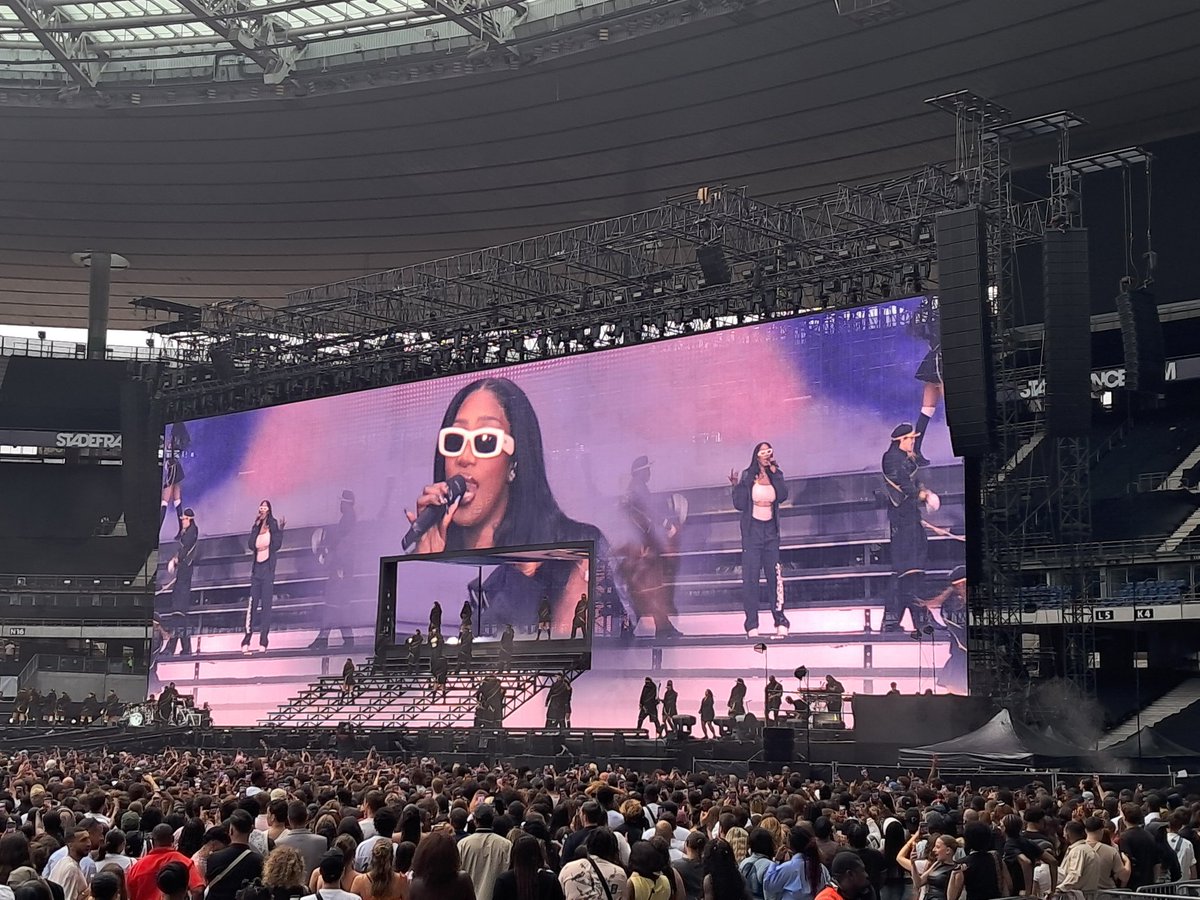 Robin1V's tweet photo. Queen Aya 👑❤️ https://t.co/NqDFLqNkMj