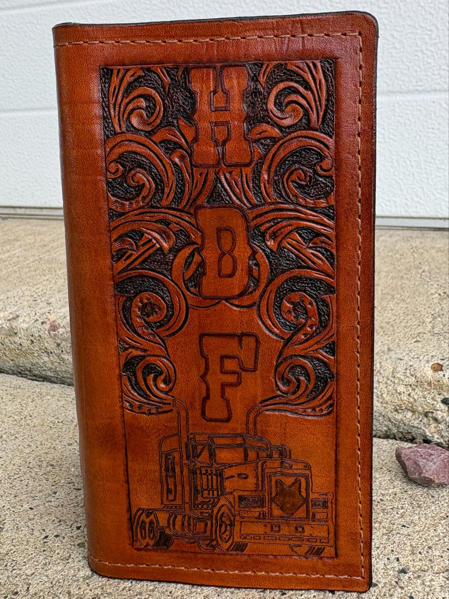 ajfox620's tweet photo. Made a couple of roper wallets for 2 young men I’m very proud of this weekend. 

The one features my late nephew’s semi, I love the smoke coming out of the stacks. Forgot to take a finished pic of the hotty toddy one.

Did you know you can use tyvek to make credit card pouches?! https://t.co/OtiCV0io2Z