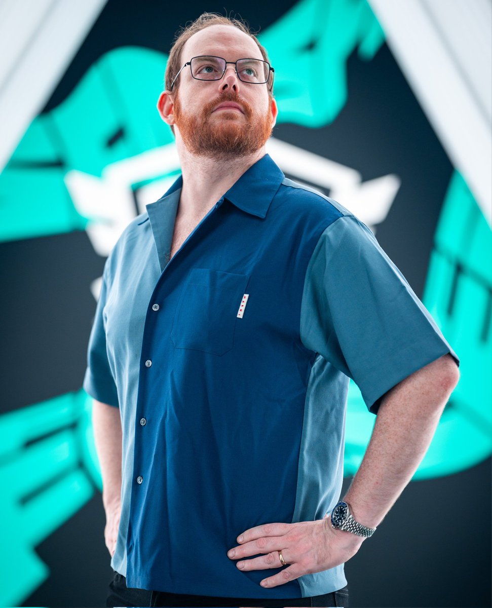 Dreckerr's tweet photo. Less hair, more energy 👴

Absolutely incredible weekend, thanks to all the players, coaches, fans and creators who took the time to talk with me - the future of Fortnite burns as bright as ever. 

You are all why we do what we do, thank you.

Photos courtesy of @KonkolMichal 📷 https://t.co/BUK4cunjFz