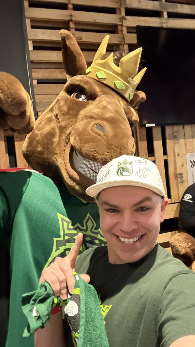 Sam93BirdReal's tweet photo. @UFLKings mascot Derby with me for the 4th time. I call it Onward to Our First Playoffs! #GoKings #HailYeah #93Bird (usually) https://t.co/d1gnLdhYda