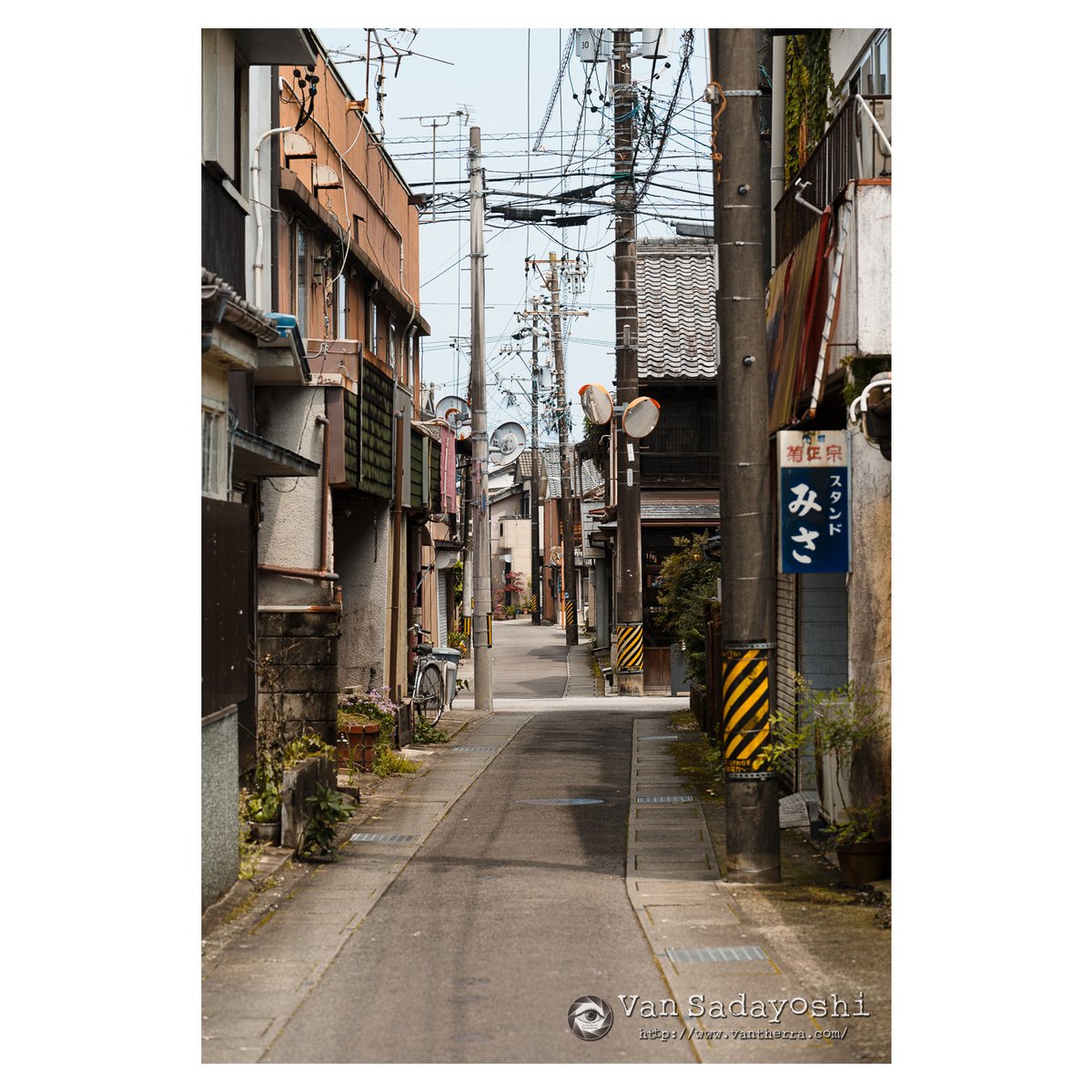 vansjournal's tweet photo. 尾鷲路地写真 https://t.co/PNDu1L875v