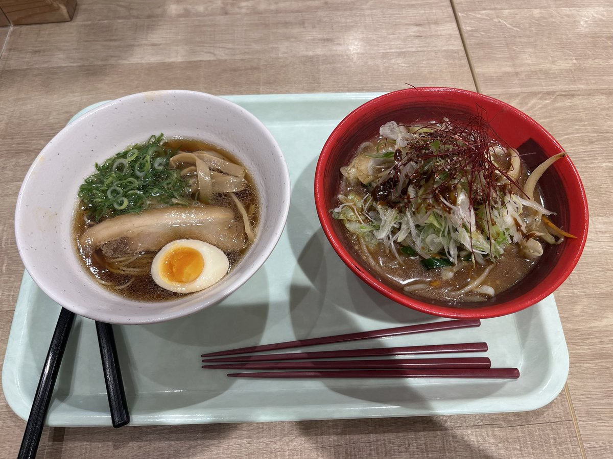 mtgr86's tweet photo. 深夜に本日2回目の夕飯。
岡崎SAにて。普段は食べない時間でも起きてりゃお腹空くよね。今日は仕事だよ！ https://t.co/gjRfWOf2Zq