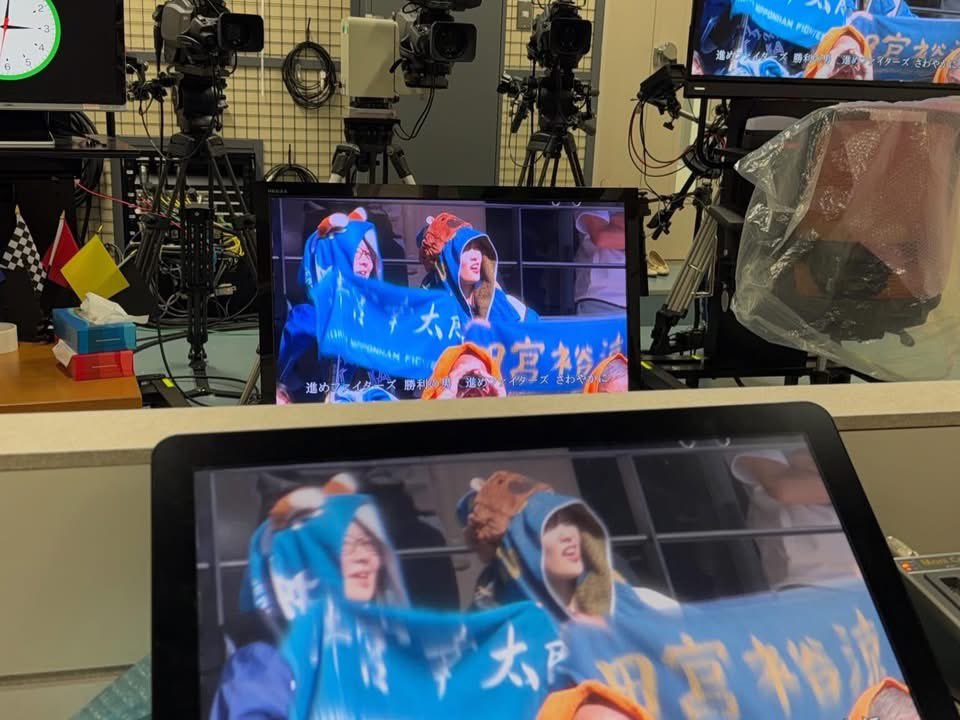 myprochocochan's tweet photo. 昨日〜❗️

#GAORA さんに呼んで頂き #北海道日本ハムファイターズ vs #読売ジャイアンツ の副音声をやらせていただきました〜❗️

相方はフリーアナウンサーの #佐藤由季 さん❗️

竹丸投手完投しましたが打線が北山〜島本〜田中〜柳川の前に完封〜に抑えられました！ピッチャー陣良いね❗️

#前田幸長 https://t.co/C2ISbGgIic