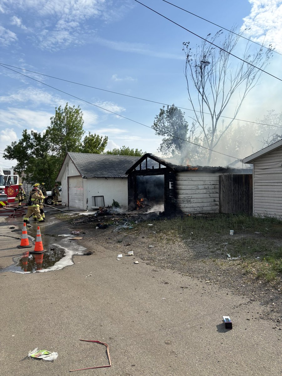 Regina_Fire's tweet photo. Crews called to the 1600 Blk. of Toronto St. for a garage fire. Garage was full involved on arrival but quickly extinguished by crews. No injuries reported and fire will be under investigation. #yqr https://t.co/88blKPVSvC