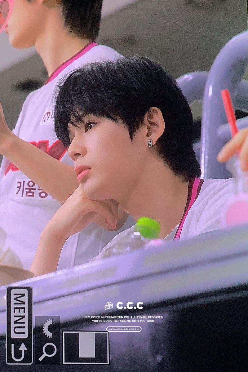 cccake_jh's tweet photo. 260531 허접들아 야구장AI짤돌리느라 수고했고 진짜가 뭔지 보여줄게 #이븐 #EVNNE #문정현 #MUNJUNGHYUN https://t.co/ogswT62jVw