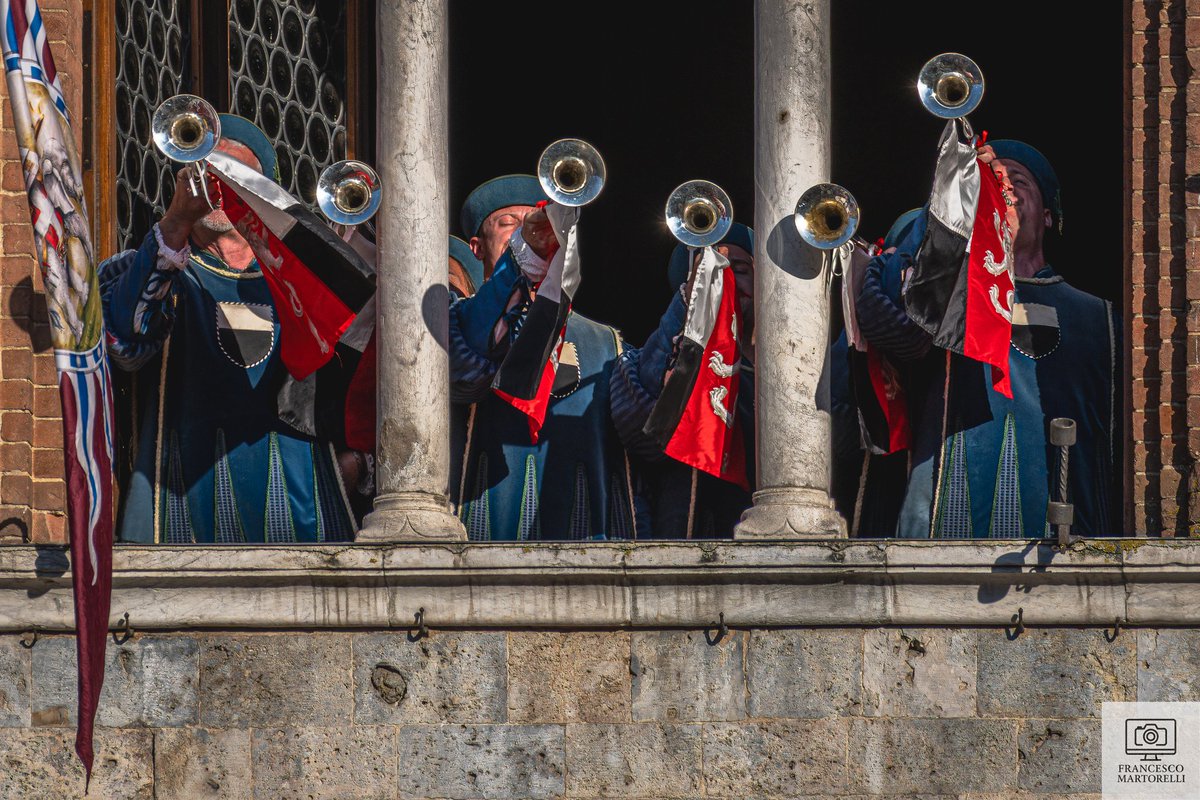 Martorelli76's tweet photo. 31.05.2026 Estrazione a sorte delle Contrade per il Palio di Luglio 2026... 🐛😉🥂

#photography #siena #paliodisiena #Palio #life https://t.co/Ez7cvtPQNw