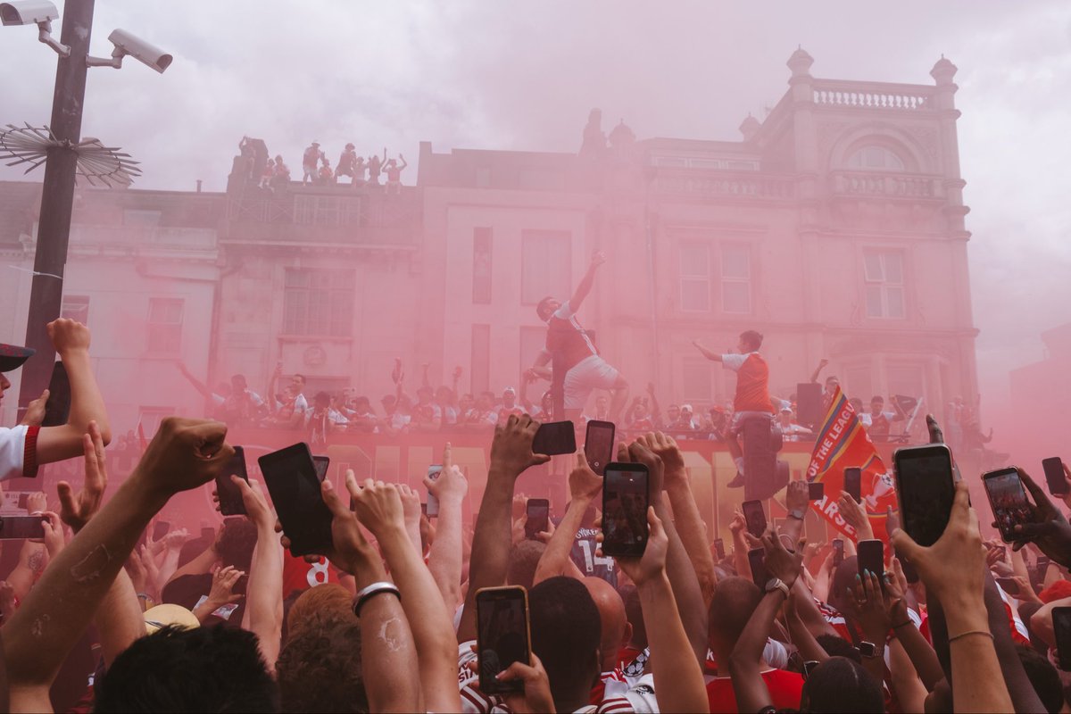 milotic_fc's tweet photo. Well that was one of the best days of my life. It was hot, hard to breathe, lacking of food, uncomfortable in every way but man I would do it again in a heartbeat. 1.5M fans turning up like this after last night, unbelievable. The best club in the world❤️ https://t.co/YYxtxdskh4