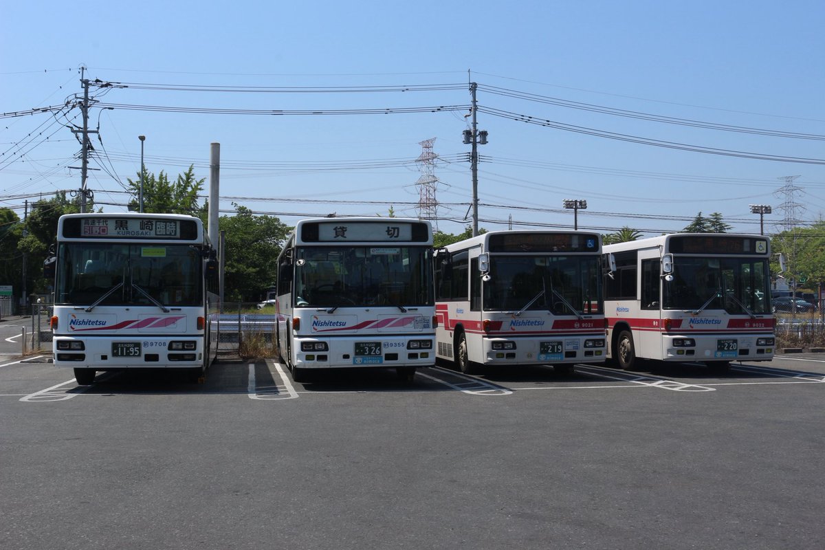 58MC3's tweet photo. 最後のB高UA,9355号車ラストランツアー②
黒崎の次は9355が在籍している香月営業所に。B高UAと路線車のUAが並んでおり車高などの違いがよくわかりました。それに加えて9355の後を継いで波動用になった9708も並んでました。
 #バススポッター https://t.co/cXEABqgkt1