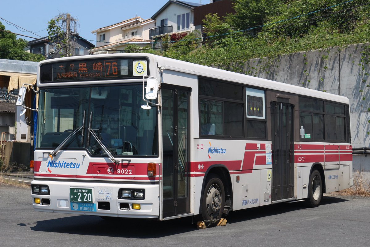 58MC3's tweet photo. 最後のB高UA,9355号車ラストランツアー②
黒崎の次は9355が在籍している香月営業所に。B高UAと路線車のUAが並んでおり車高などの違いがよくわかりました。それに加えて9355の後を継いで波動用になった9708も並んでました。
 #バススポッター https://t.co/cXEABqgkt1