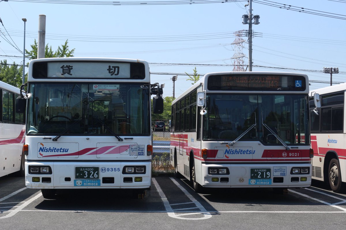 58MC3's tweet photo. 最後のB高UA,9355号車ラストランツアー②
黒崎の次は9355が在籍している香月営業所に。B高UAと路線車のUAが並んでおり車高などの違いがよくわかりました。それに加えて9355の後を継いで波動用になった9708も並んでました。
 #バススポッター https://t.co/cXEABqgkt1