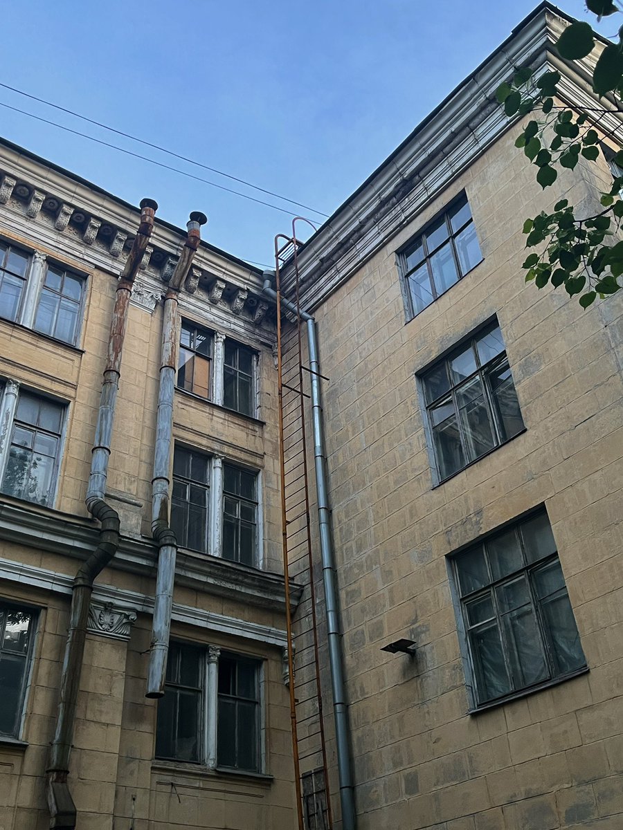 offniebalnik's tweet photo. Погуляли вот на территории заброшенного института https://t.co/ga1vby2tzc