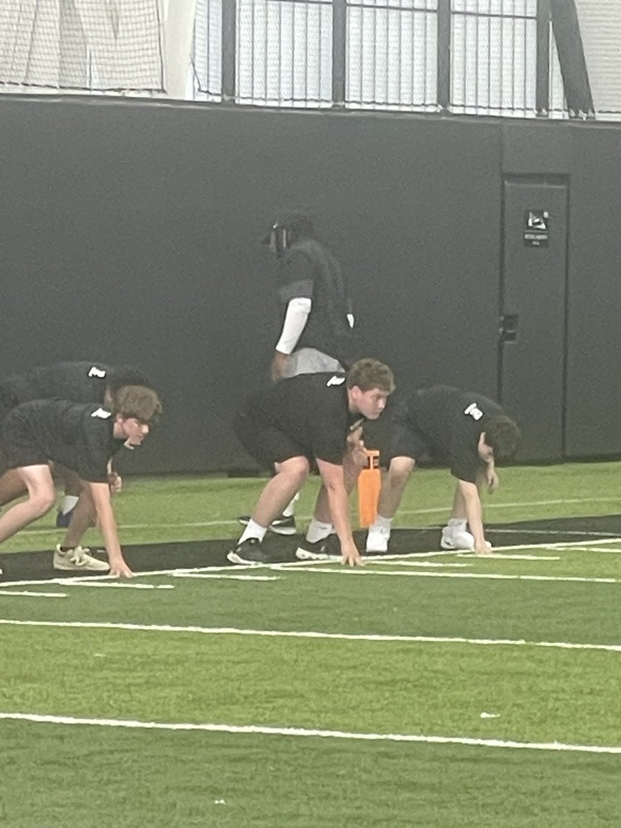 DomSnelling's tweet photo. Successful preseason MS camp today with UC Football, had a great time!  Thank you to the staff and coaches! @GoBearcatsFB @CoachSattUC https://t.co/Jph8LMwpls
