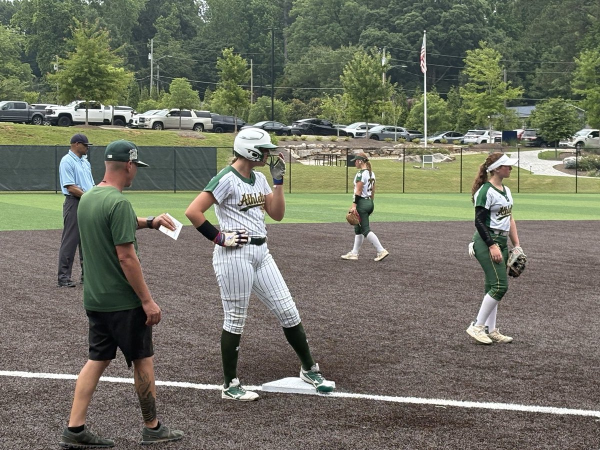 lainejacobs2031's tweet photo. Great practice today combined with two of our AGT 14u teams where we scrimmaged each other. I had fun getting some time in the circle today.  Felt good in the field and at the plate as well. Came home to my 2nd semester @MBCA  Honor Roll award finishing with a 94 avg.  Looks nice with my Iron Eagle 3 sport @mbca_athletics award.   #handlehardbetter #studentathlete @agtbeck2031 @LineDsoftball @ExtraInningSB @RecruitMatador @SoftballDown @PrepSoftball