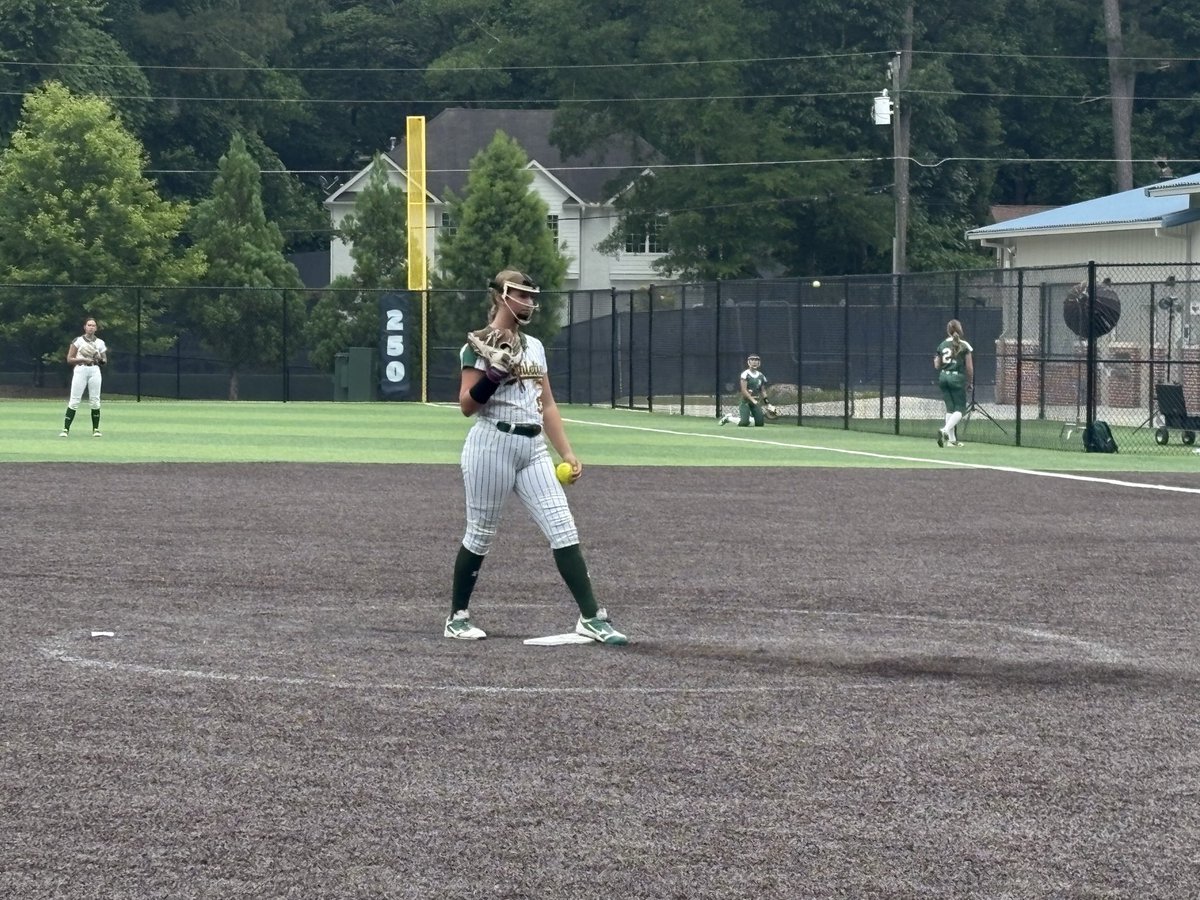 lainejacobs2031's tweet photo. Great practice today combined with two of our AGT 14u teams where we scrimmaged each other. I had fun getting some time in the circle today.  Felt good in the field and at the plate as well. Came home to my 2nd semester @MBCA  Honor Roll award finishing with a 94 avg.  Looks nice with my Iron Eagle 3 sport @mbca_athletics award.   #handlehardbetter #studentathlete @agtbeck2031 @LineDsoftball @ExtraInningSB @RecruitMatador @SoftballDown @PrepSoftball