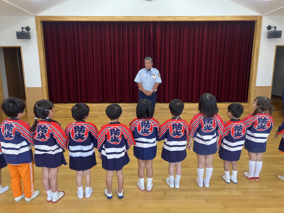 naracity_fire's tweet photo. 西消防署です。みずほ保育園にて #幼年消防クラブ 任命式を行いました。揃いの法被姿で誓いの言葉を述べ、西消防署長より任命証が手渡されました。新しくクラブ員になった園児の皆さんは火災予防週間での街頭広報等の活動に参加予定です！ #消防 #火災予防　#奈良　#火の用心 https://t.co/LYI8raovic