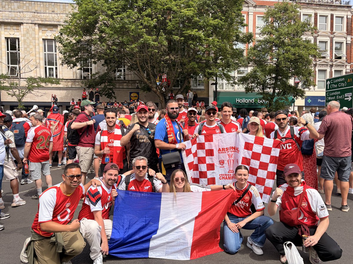 FrenchAFC's tweet photo. Merci à tous les 🇫🇷 qu’on a croisé sur notre route aujourd’hui, c’était fantastique ❤️ https://t.co/vxiD3lSBxN