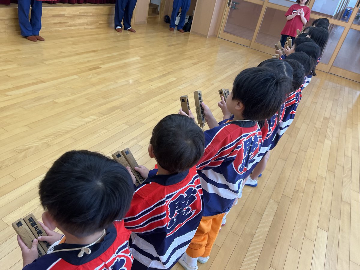naracity_fire's tweet photo. 西消防署です。みずほ保育園にて #幼年消防クラブ 任命式を行いました。揃いの法被姿で誓いの言葉を述べ、西消防署長より任命証が手渡されました。新しくクラブ員になった園児の皆さんは火災予防週間での街頭広報等の活動に参加予定です！ #消防 #火災予防　#奈良　#火の用心 https://t.co/LYI8raovic