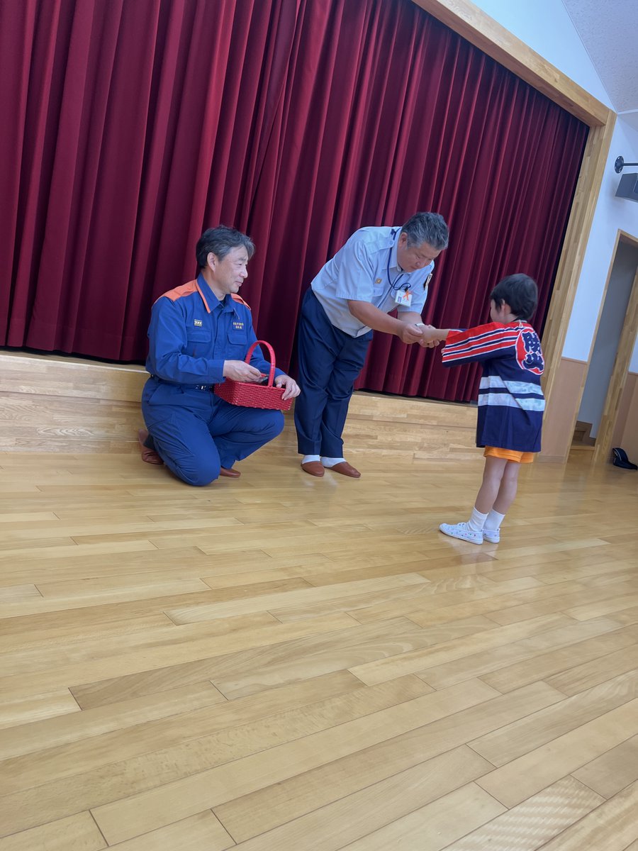 naracity_fire's tweet photo. 西消防署です。みずほ保育園にて #幼年消防クラブ 任命式を行いました。揃いの法被姿で誓いの言葉を述べ、西消防署長より任命証が手渡されました。新しくクラブ員になった園児の皆さんは火災予防週間での街頭広報等の活動に参加予定です！ #消防 #火災予防　#奈良　#火の用心 https://t.co/LYI8raovic