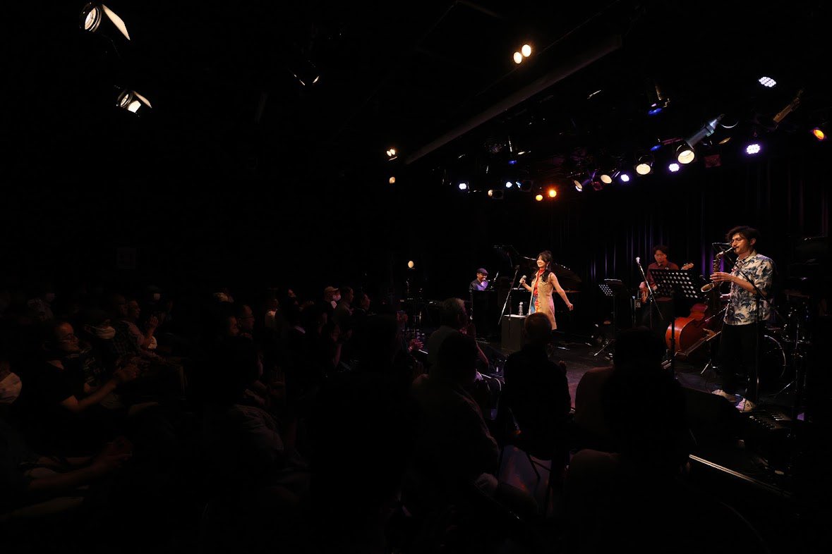 iro_kinjo's tweet photo. 5/31(日)最後の横浜minthallワンマンライブありがとうございました💐💐
2019年、O-SITEだった頃から半年に1回歌わせていただいた大好きな会場🥲
大好きなメンバーと大好きな皆さまに、精一杯の想いを歌に乗せてお届けしました🕊️✨
楽しすぎたなぁ😭💓
感謝の気持ちが少しでも届いていたら幸いです✨✨ https://t.co/iD5DmZwgXl
