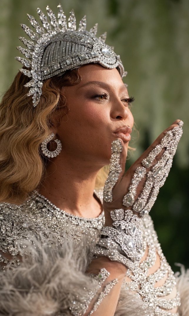 beybeeating's tweet photo. BEYGALA https://t.co/ZUDeTKm9pV