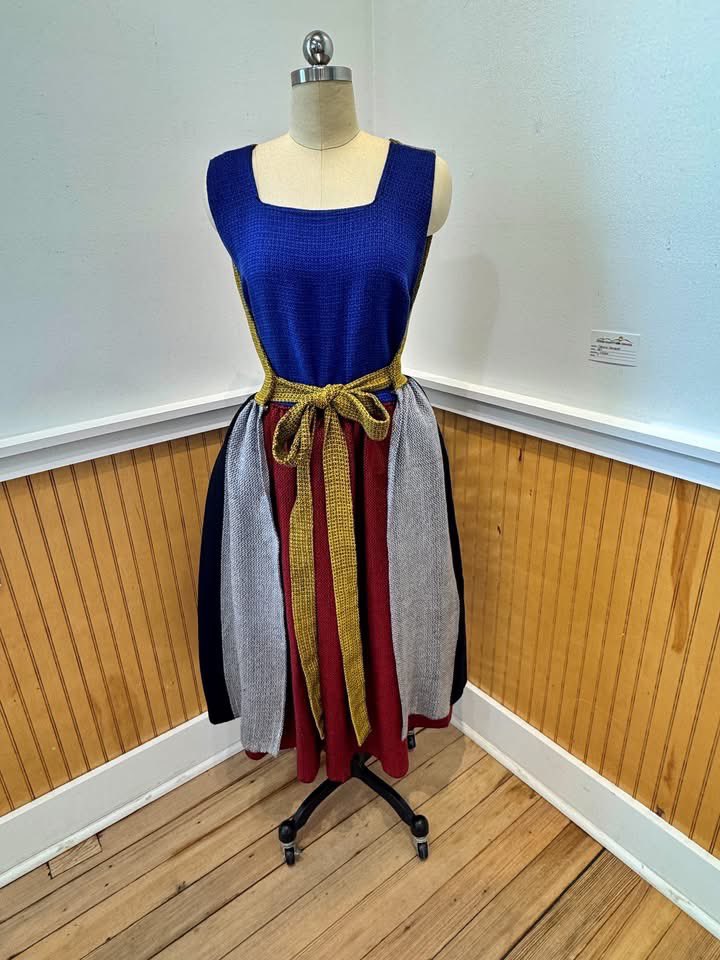 stokesarts's tweet photo. Thank you to everyone who came out for the Meet and Greet this afternoon in the #AppleGallery with artist, #JaneiseHarmon, with #StokesCountyFiberArts. https://t.co/gTkx9ZVmpQ