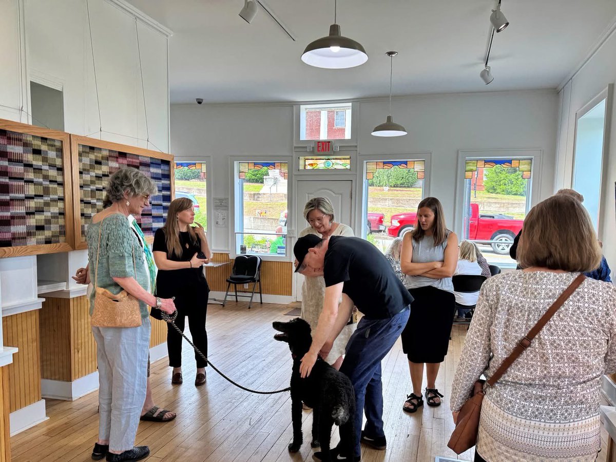 stokesarts's tweet photo. Thank you to everyone who came out for the Meet and Greet this afternoon in the #AppleGallery with artist, #JaneiseHarmon, with #StokesCountyFiberArts. https://t.co/gTkx9ZVmpQ