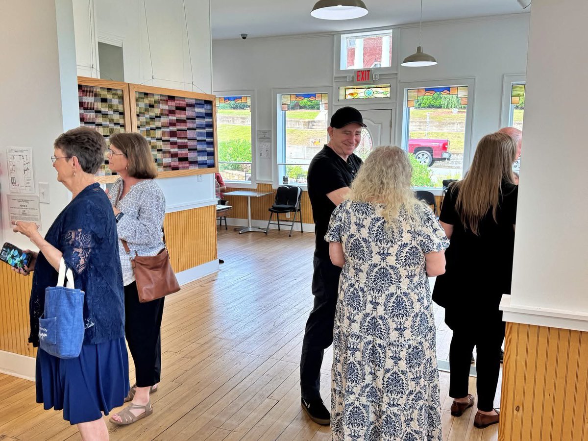 stokesarts's tweet photo. Thank you to everyone who came out for the Meet and Greet this afternoon in the #AppleGallery with artist, #JaneiseHarmon, with #StokesCountyFiberArts. https://t.co/wondORNvnu