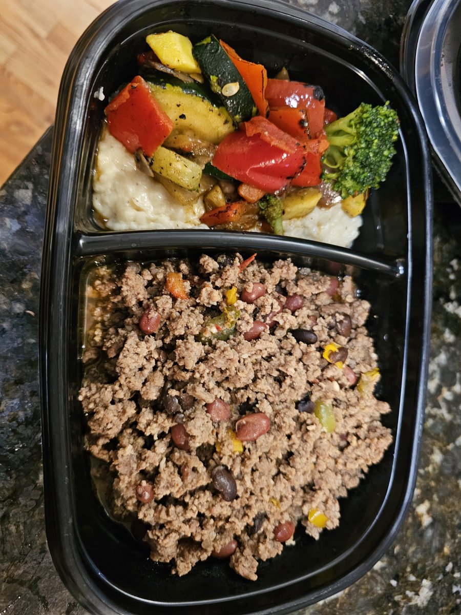 wmcgrew4's tweet photo. Meal prep is all done for the week... except for breakfast as I ran out of steam. Little steps.

The mistake I made was doing the grocery shopping and cooking same day. Next weekend I'll know better! https://t.co/zespIAqEMf
