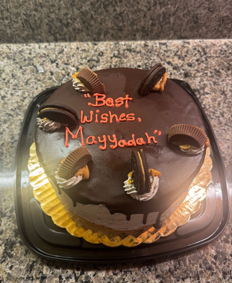 ccf_idfellows's tweet photo. Celebrating our Transplant ID fellow Mayyadah Alabdely’s graduation as she embarks on the next chapter of her career. 🎓 Thank you to Dr. Koval for hosting such a lovely gathering!
#TransplantID #IDFellowship https://t.co/ftIrkix2Xo