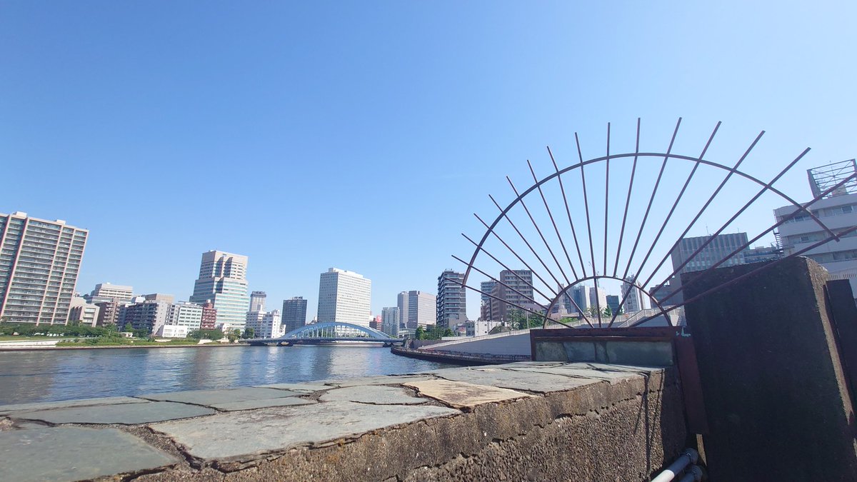 matsudaiko's tweet photo. おはようございます。
今朝の深川は晴れ。
水無月始めの一週間は、雲ひとつない快晴でスタート。
ギラギラな陽射しは既に夏本番を思わせますねぇ☀
週半ばの台風が気になるけど、今年の深川は本祭イヤー♪
さぁ、今週もしっかり楽しみますかっｗ
#深川
#午年の水無月初日
#暦では小満 https://t.co/fF2rNLYSm3