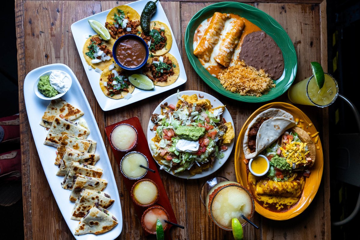 VisitBastropCo's tweet photo. The ultimate Tex-Mex spread does exist, &amp; it’s waiting for you at Quinto Patio in Smithville! 🌮✨ Sizzling fajitas, crispy chips, and all the classic flavors you love. Make it your next Bastrop County foodie stop!

🔗 https://t.co/bw0hrxDIhW 
#ExploreBastropCounty https://t.co/PfKWkiqVe2