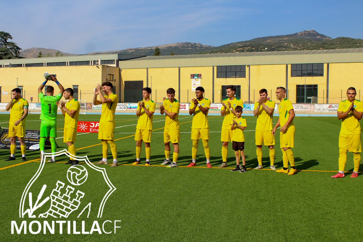 MontillaCF's tweet photo. 🫂 Pese al resultado de la ida, aún sabiendo que la remontada era complicada, más de 100 aficionados han llenado de cánticos e ilusión la grada visitante. El principio de algo importante se ha iniciado hoy. Antes o después volveremos, tenedlo claro. 😍💛💚

#Aficion #MontillaCF https://t.co/jv38Htb54G