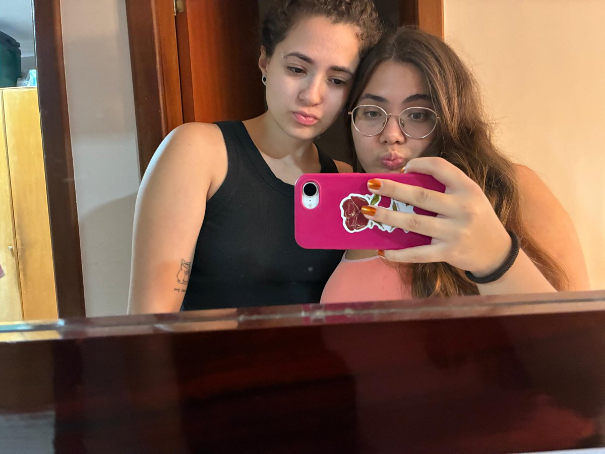 isabela_o_69's tweet photo. Eu nunca me canso de dizer que os melhores momentos são com você! Eu te amo tanto tanto tanto.. e você é taoooooooooooo linda meu amor 😭 https://t.co/zdIRt0VwOo