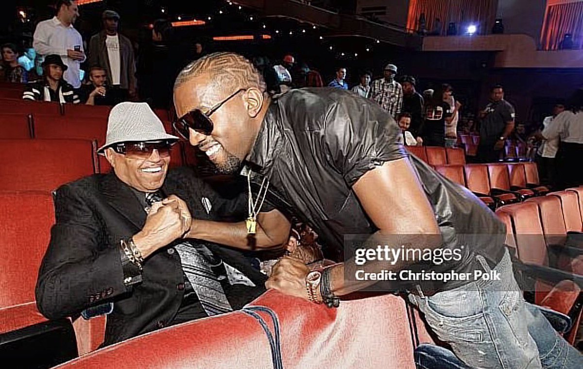 WZRDSHYY's tweet photo. WHY IS JOE FUCKING EVERYWHERE BC WDYM HE SAW KANYE WALK THAT STAGE IN REAL TIME?!!:’/&amp;/@/ SHARING THE BOTTLE AND ALL https://t.co/pbA6U5M7l4