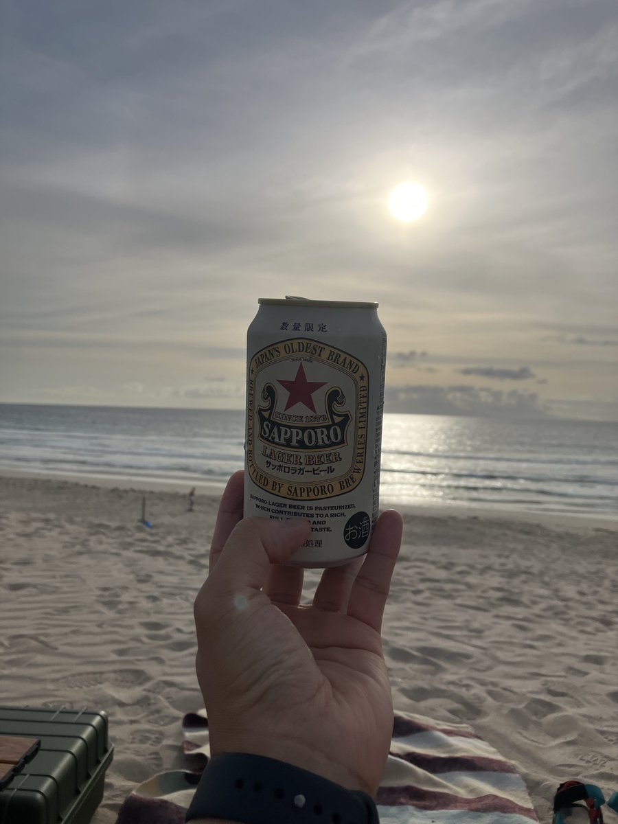 dorix0014's tweet photo. 友人と夏の先取りなくつろぎ。おはようビールとおはよう葉巻 https://t.co/EBNx5wmShG