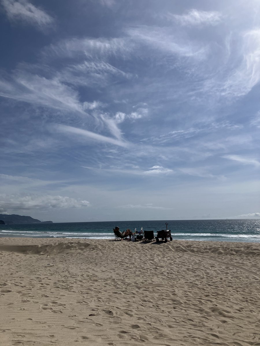 dorix0014's tweet photo. 友人と夏の先取りなくつろぎ。おはようビールとおはよう葉巻 https://t.co/EBNx5wmShG