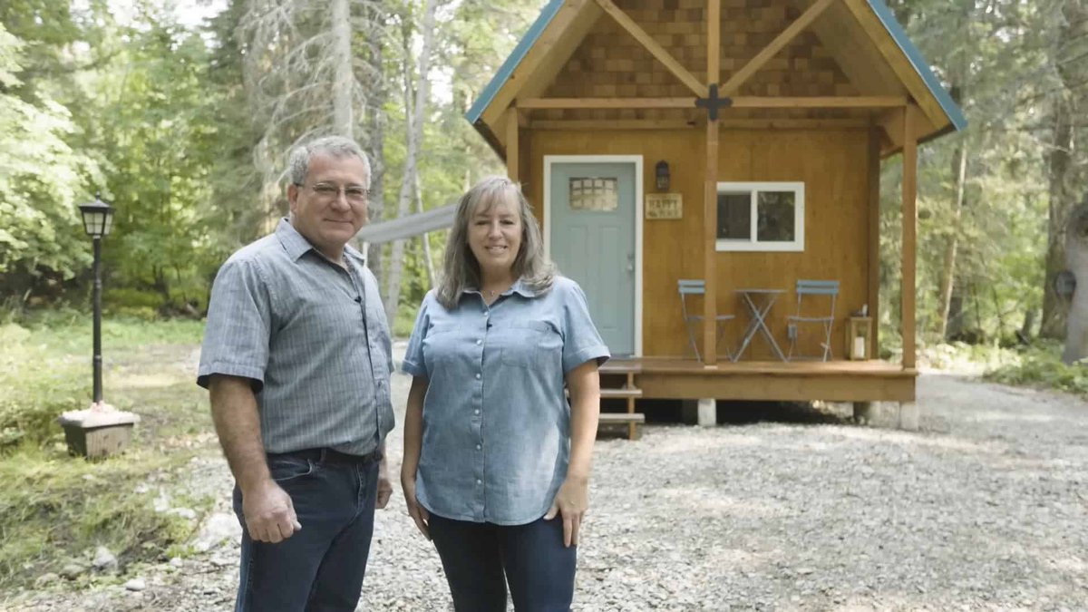 TinyHouseTalk's tweet photo. Kevin + Elizabeth (retired military) built a 12×20 Montana cabin for $7,000 total — using ~40% reclaimed materials.

420 sq ft. Loft bedroom + fold-down couch downstairs. Guest house and occasional rental.

https://t.co/YX6q4qgcGJ

#tinyhouse https://t.co/AN7CHdAI0L