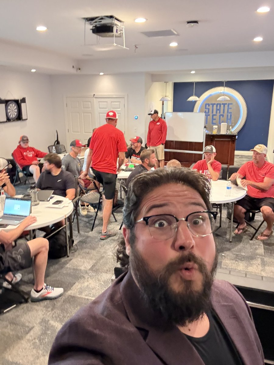 CoachSonne's tweet photo. First clinic put on as a head coach! 20 youth coaches showed up! 🏴‍☠️🏴‍☠️🏴‍☠️ https://t.co/sOXVqpJMYD