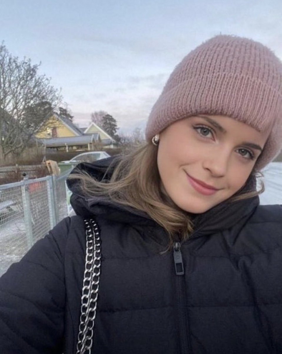 Emma Watson tweet media