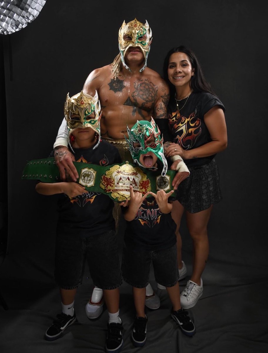 WrestlePurists's tweet photo. Rey Fenix’s family photo after winning the AAA World Cruiserweight Championship 

(IG) https://t.co/6zytokoKs0