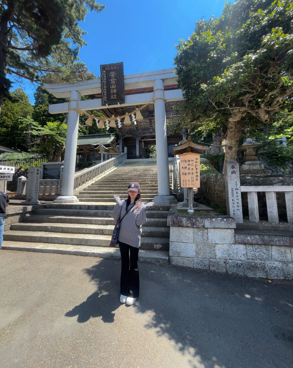 ichika_sleeping's tweet photo. 宮城にある金華山に行ってきました⛰️

3年連続で行かないといけなくて今年2回目でした！

相変わらず可愛い野生の鹿がたくさんいた🦌餌持ってると思われて群がられるなどした

バグったのであげなおし https://t.co/CJ4yAMSOVL