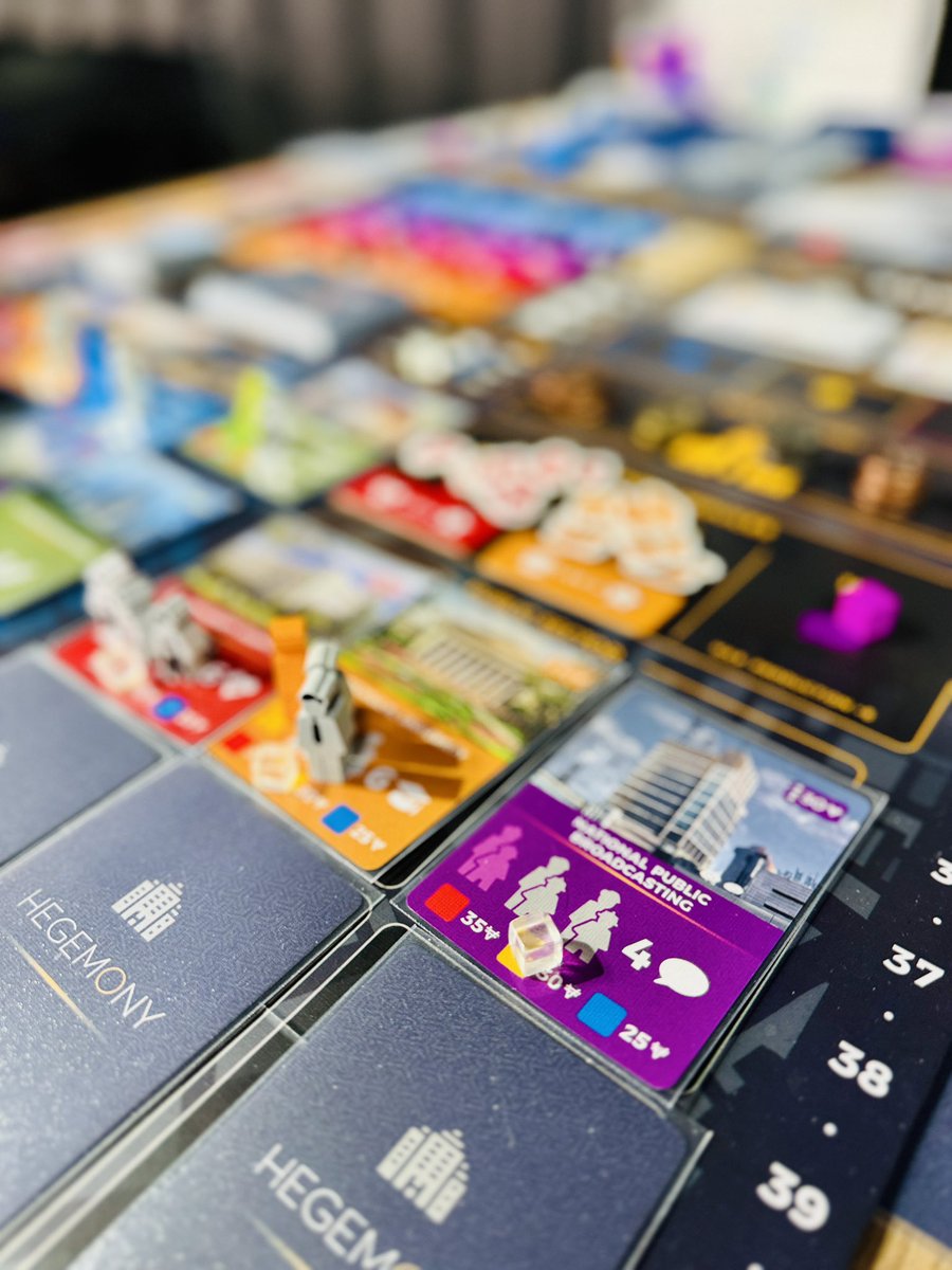 JulioInStudio's tweet photo. Descubrí los juegos de mesa modernos en el 2024. Desde entonces no he parado de maravillarme ante la creatividad de diseñadores, ilustradores, productores y editores que integran un hobby que solo unos cuantos pueden apreciar en su totalidad.

Mi colección seguirá creciendo. https://t.co/rGkQ3D510T