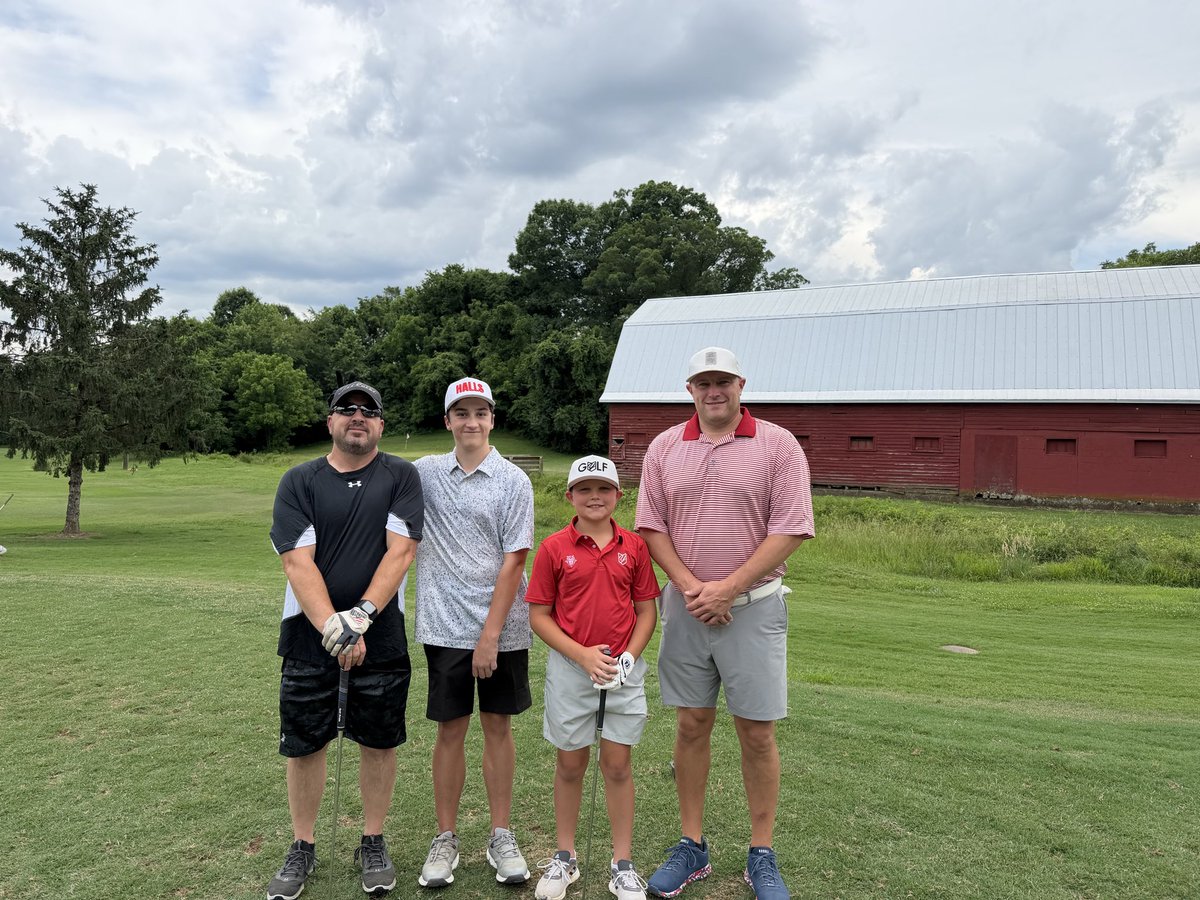 HallsMS_Golf's tweet photo. We celebrated the awesome season @HallsMS_Golf had with a scramble &amp; pizza. We had 2 teams T1 @ (-2) 25 The Ace Hunters (Jason &amp; Luke) with Winners Gonna Win (Scott &amp; Ellie) &amp; Team Broom (Josh &amp; Nolan) with Team Heasley (Stephen &amp; Jacob) 👏 It was a FUN Day on the links 🏌️⛳️🏌🏻‍♀️ https://t.co/i5jAVu8jFx