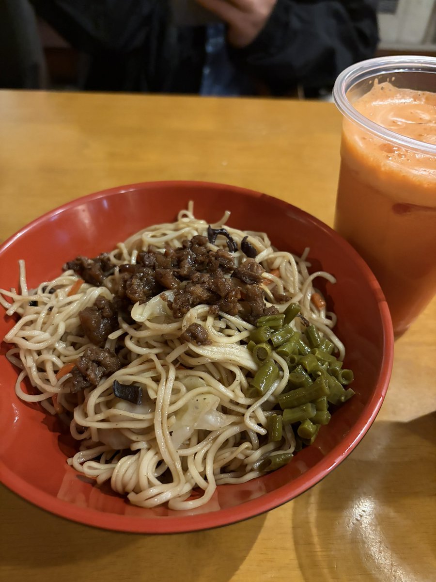 Dodoroes3's tweet photo. Vegetarian Party
蔬食電音派對

台中市自立商店
酸豆什錦麵
菜干飯
什錦湯 https://t.co/iZyT2f0ifw