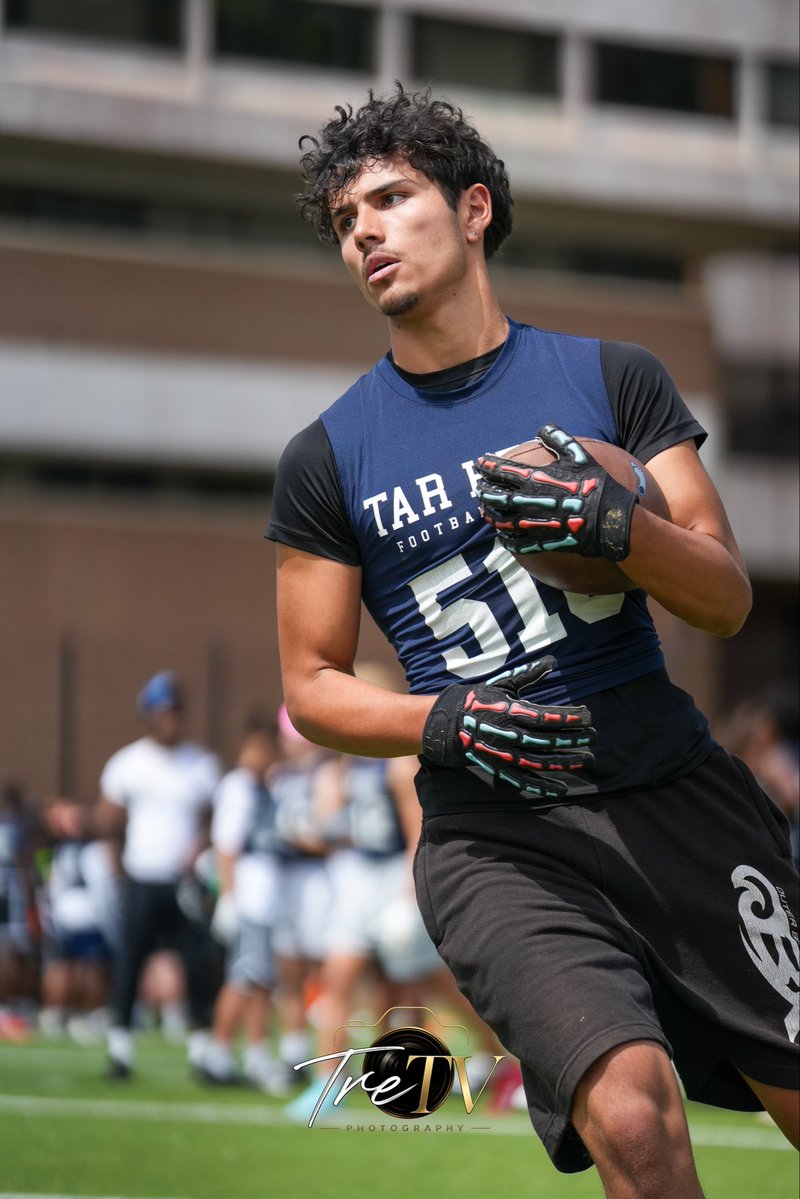 JulianVasqzxlg's tweet photo. Great experience at the UNC Chapel Hill Prospect Camp! Learned a lot, competed hard, and enjoyed every minute. Thank you @uncfootball for the opportunity! 🏈💙 #UNCFootball #ProspectCamp #Blessed #FootballLife https://t.co/UMh8qgCfc9