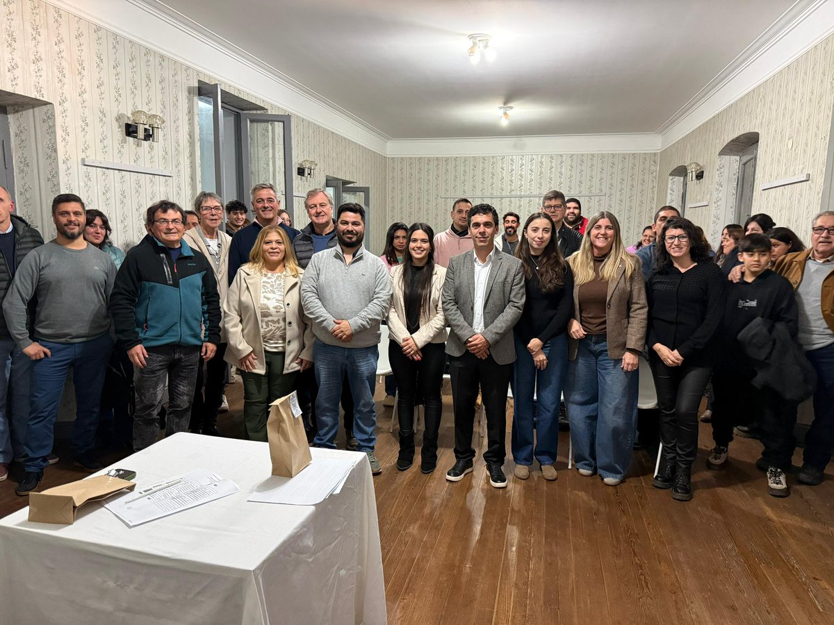 PartidoGENAzul's tweet photo. Junto al Concejal @GastonClaudino , seguiremos trabajando con responsabilidad, vocación democrática y una mirada de futuro, convencidos de que la mejor manera de transformar la realidad es a través de la construcción colectiva. https://t.co/251W0PjNa6